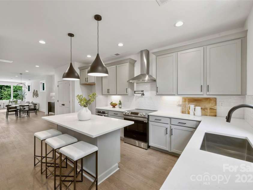 209 Coxe Avenue, Charlotte, NC 28208.  MLS# CAR4272004, YatesRealty ID 25172. 
