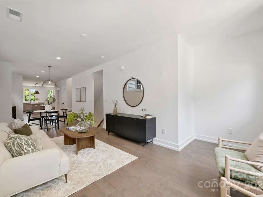 209 Coxe Avenue, Charlotte, NC 28208.  MLS# CAR4317476, YatesRealty ID 25172. 