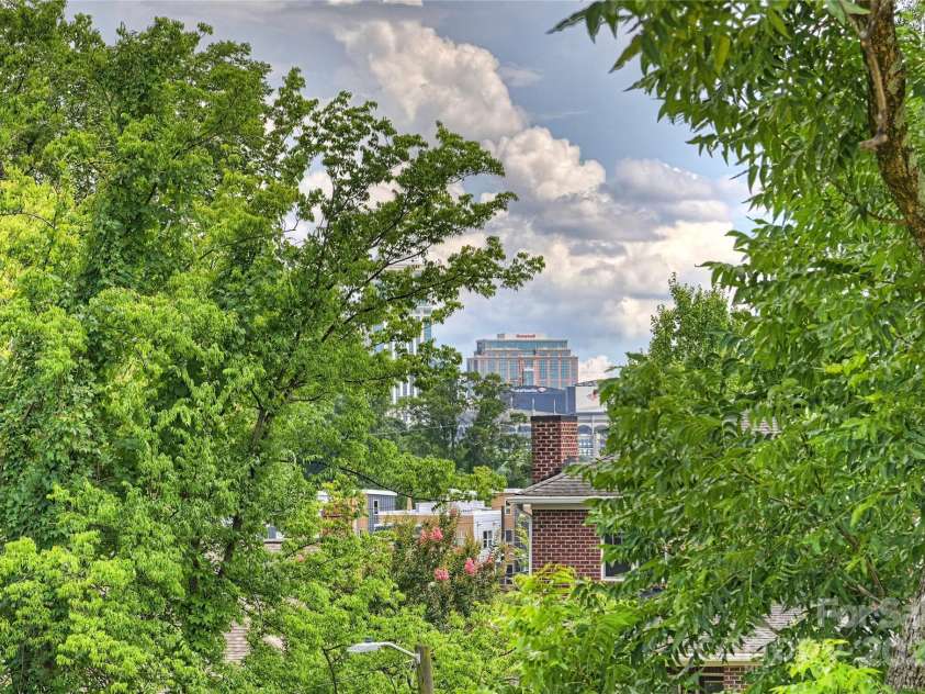 209 Coxe Avenue, Charlotte, NC 28208.  MLS# CAR4317476, YatesRealty ID 25172. Roof top terrace