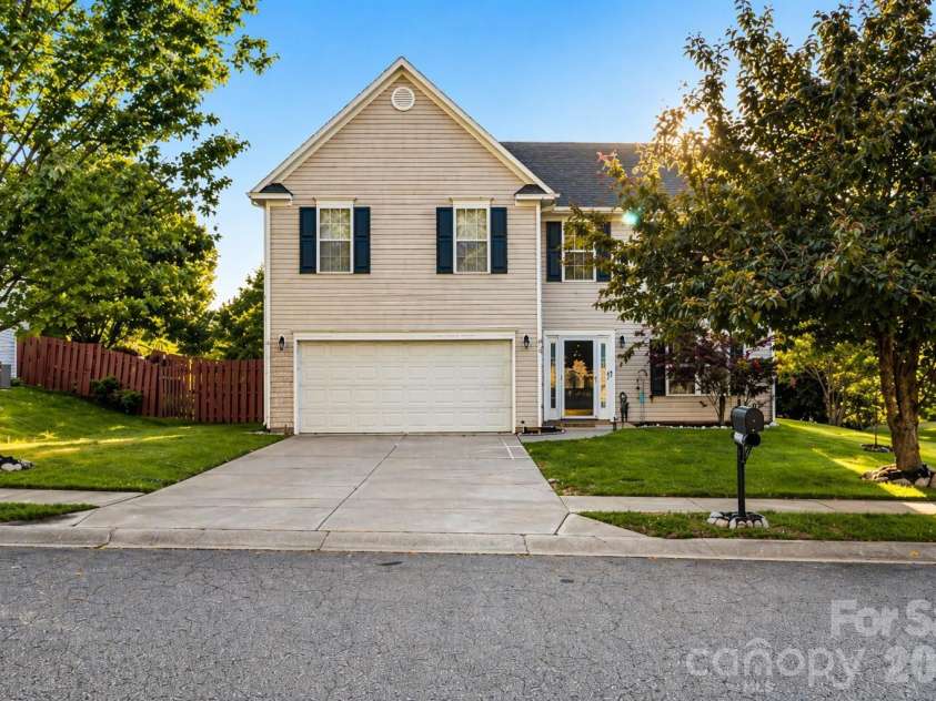 317 Ashton Bluff Circle, Mount Holly, NC 28120.  MLS# CAR4353434, YatesRealty ID 25172. 