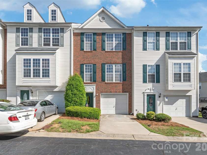1707 Kashmir White Lane, Fort Mill, SC 29708.  MLS# CAR4382077, YatesRealty ID 25174. 