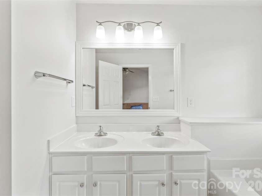 1707 Kashmir White Lane, Fort Mill, SC 29708.  MLS# CAR4382077, YatesRealty ID 25174. 