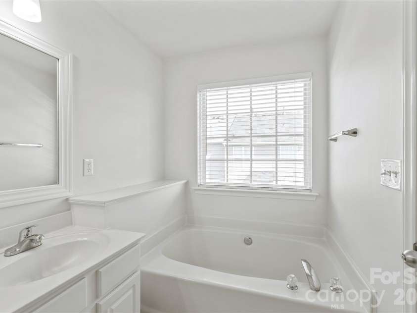 1707 Kashmir White Lane, Fort Mill, SC 29708.  MLS# CAR4382077, YatesRealty ID 25174. 