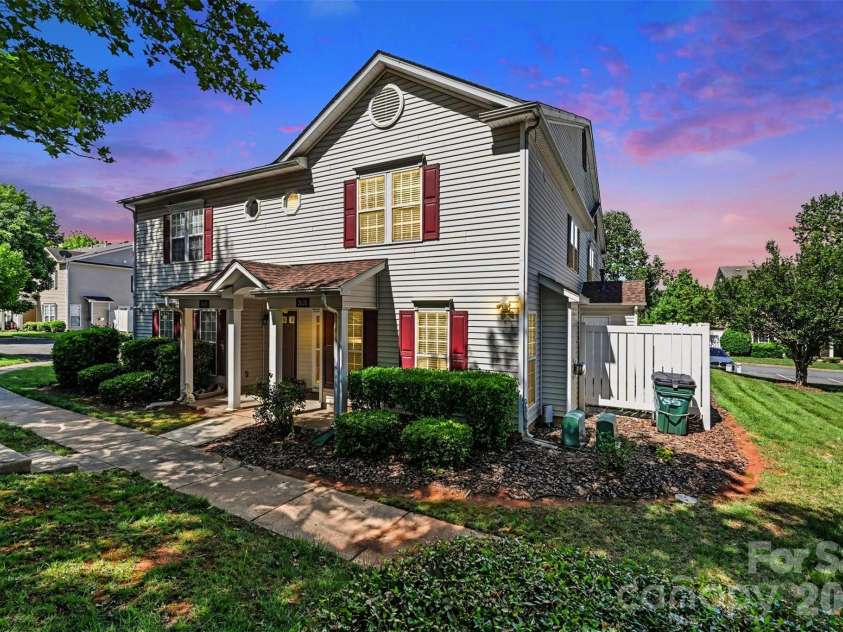 2635 Meadow Knoll Drive, Charlotte, NC 28269.  MLS# CAR4380995, YatesRealty ID 25176. 