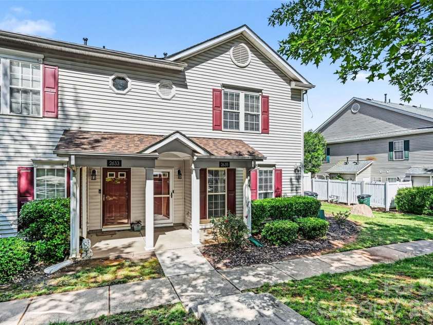 2635 Meadow Knoll Drive, Charlotte, NC 28269.  MLS# CAR4380995, YatesRealty ID 25176. 
