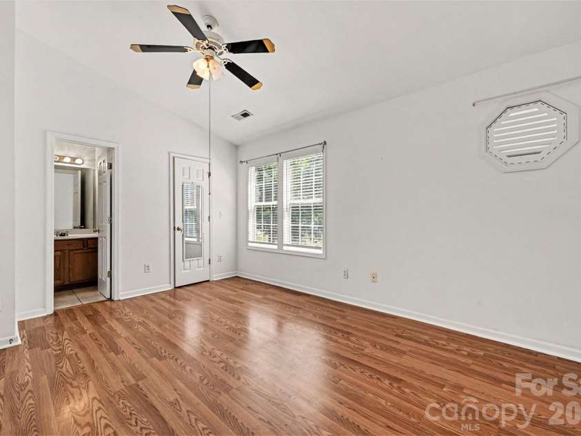 2635 Meadow Knoll Drive, Charlotte, NC 28269.  MLS# CAR4380995, YatesRealty ID 25176. 
