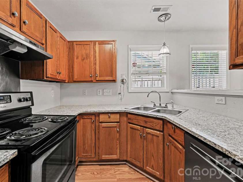 2635 Meadow Knoll Drive, Charlotte, NC 28269.  MLS# CAR4380995, YatesRealty ID 25176. 