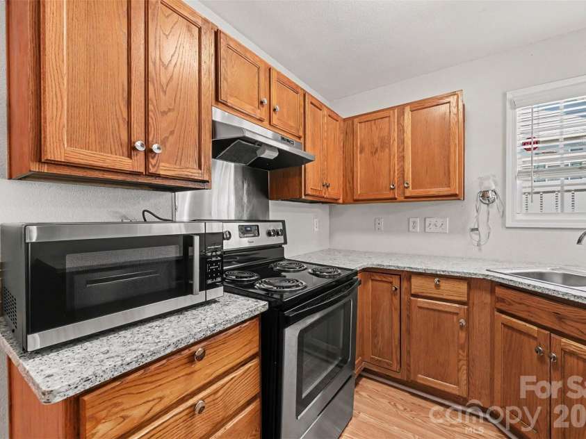 2635 Meadow Knoll Drive, Charlotte, NC 28269.  MLS# CAR4380995, YatesRealty ID 25176. 