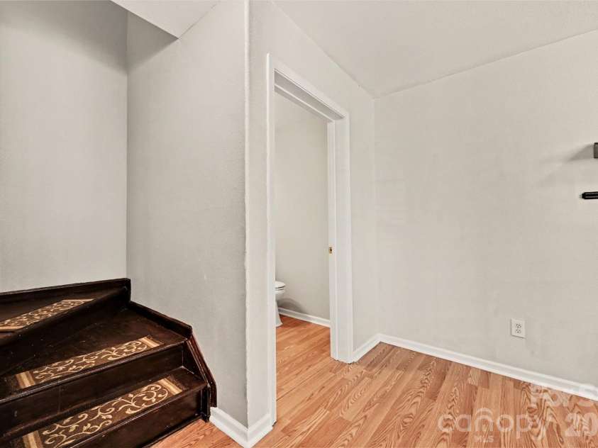 2635 Meadow Knoll Drive, Charlotte, NC 28269.  MLS# CAR4380995, YatesRealty ID 25176. 