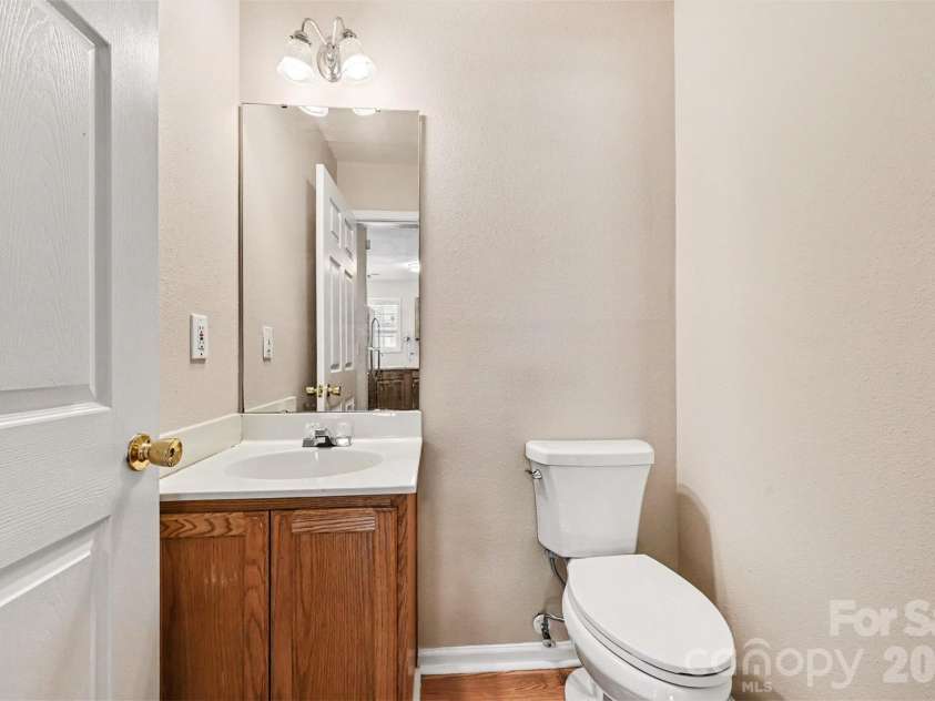 2635 Meadow Knoll Drive, Charlotte, NC 28269.  MLS# CAR4380995, YatesRealty ID 25176. 