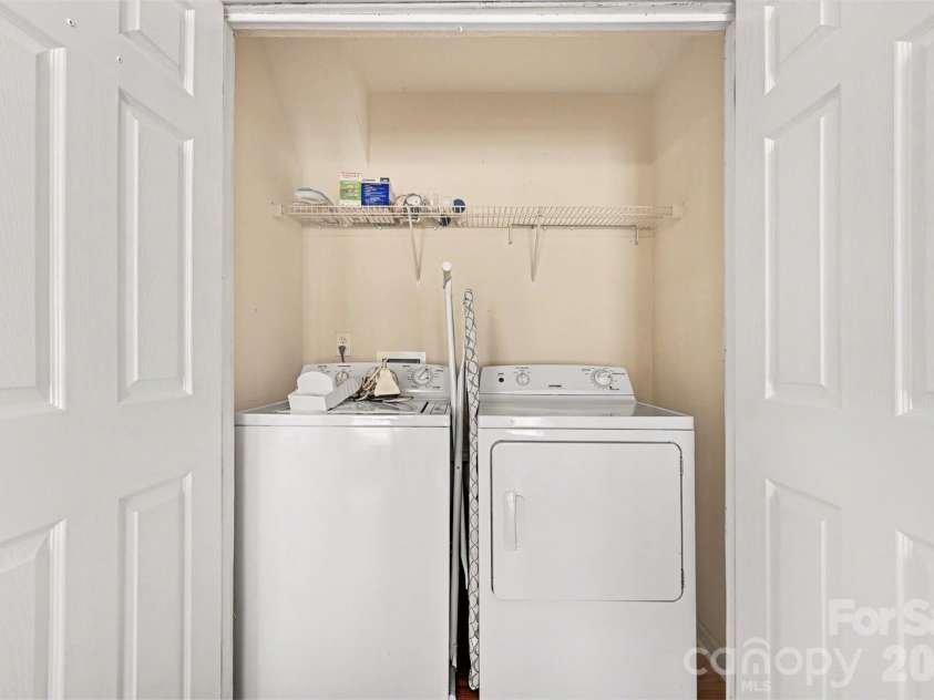 2635 Meadow Knoll Drive, Charlotte, NC 28269.  MLS# CAR4380995, YatesRealty ID 25176. 