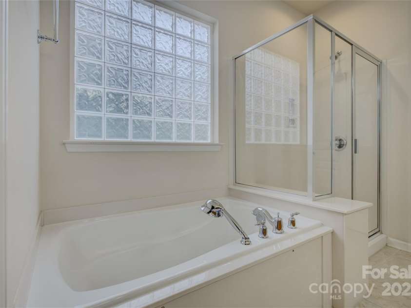 4004 Twiddy Street, Fort Mill, SC 29707.  MLS# CAR4279197, YatesRealty ID 25176. Large soaking tub.