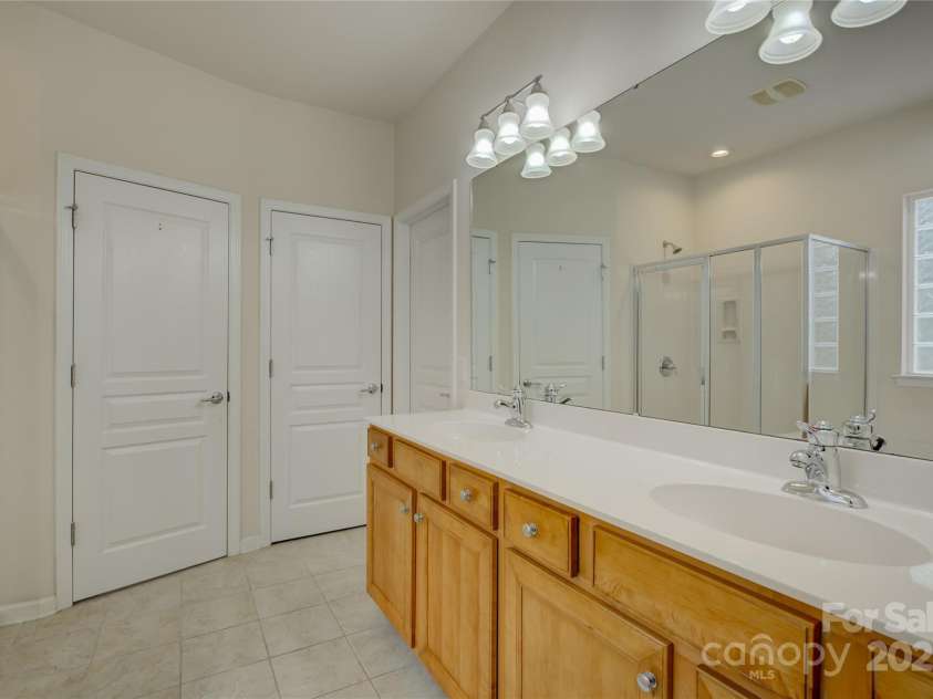 4004 Twiddy Street, Fort Mill, SC 29707.  MLS# CAR4279197, YatesRealty ID 25176. Primary Bath with double sinks.