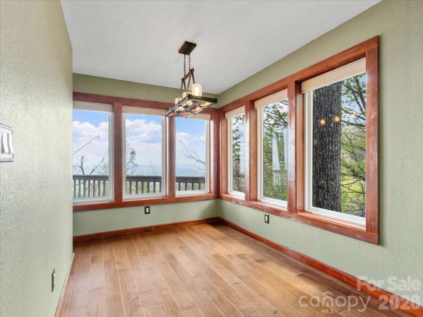 49 Slickrock Ridge Way, Burnsville, NC 28714.  MLS# CAR4367218, YatesRealty ID 25177. Dining area