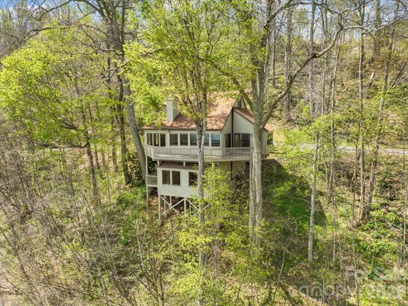 49 Slickrock Ridge Way, Burnsville, NC 28714.  MLS# CAR4367218, YatesRealty ID 25177. Privacy!