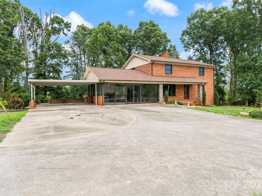 107 Dale Circle, Morganton, NC 28655.  MLS# CAR4280620, YatesRealty ID 25178. 