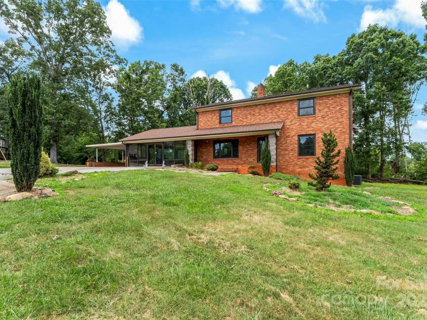 107 Dale Circle, Morganton, NC 28655.  MLS# CAR4280620, YatesRealty ID 25178. 