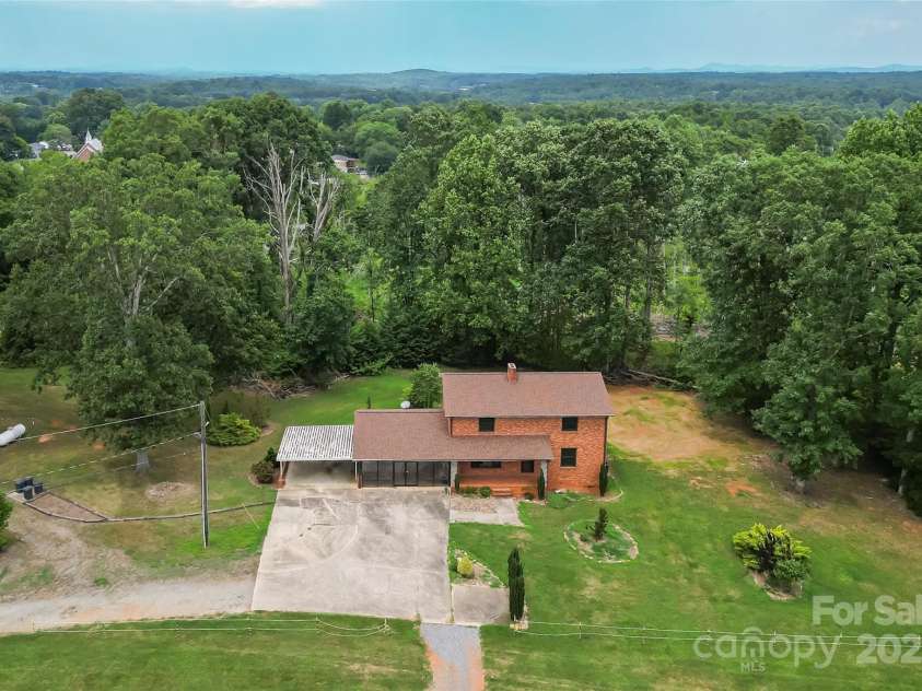 107 Dale Circle, Morganton, NC 28655.  MLS# CAR4280620, YatesRealty ID 25178. 