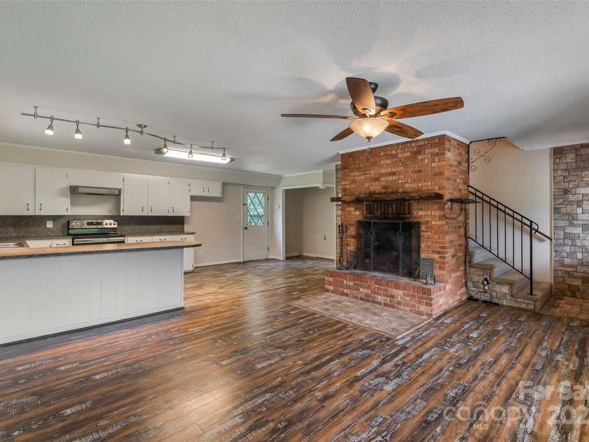 107 Dale Circle, Morganton, NC 28655.  MLS# CAR4280620, YatesRealty ID 25178. 