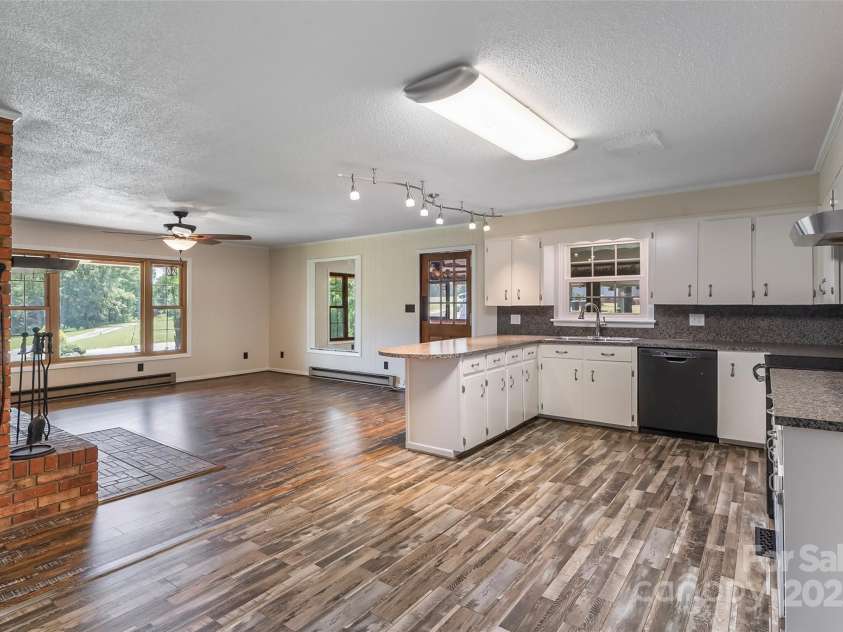 107 Dale Circle, Morganton, NC 28655.  MLS# CAR4280620, YatesRealty ID 25178. 