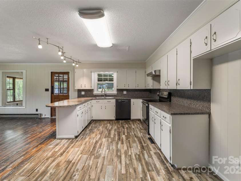 107 Dale Circle, Morganton, NC 28655.  MLS# CAR4280620, YatesRealty ID 25178. 