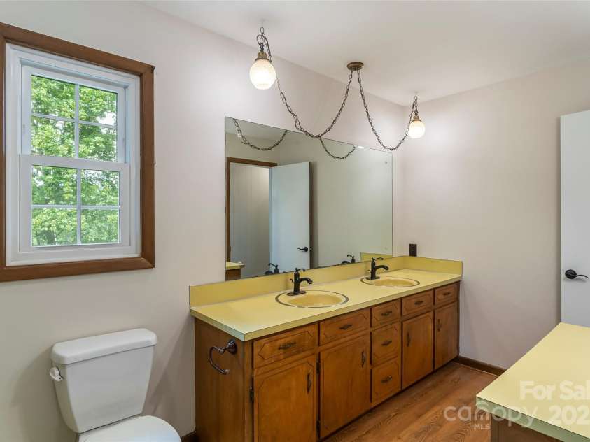 107 Dale Circle, Morganton, NC 28655.  MLS# CAR4280620, YatesRealty ID 25178. 