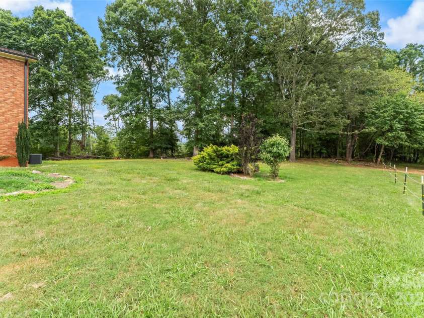 107 Dale Circle, Morganton, NC 28655.  MLS# CAR4280620, YatesRealty ID 25178. 