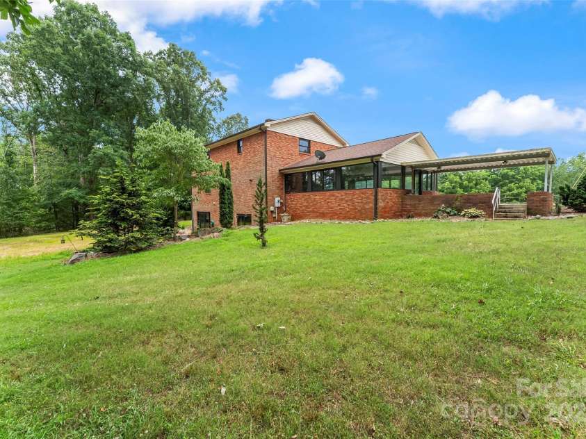 107 Dale Circle, Morganton, NC 28655.  MLS# CAR4280620, YatesRealty ID 25178. 