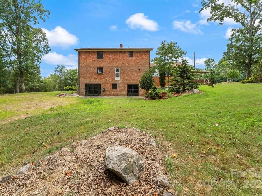 107 Dale Circle, Morganton, NC 28655.  MLS# CAR4280620, YatesRealty ID 25178. 