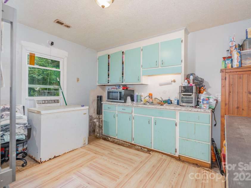 1477 Flat Creek Road, Lancaster, SC 29720.  MLS# CAR4280233, YatesRealty ID 25179. 