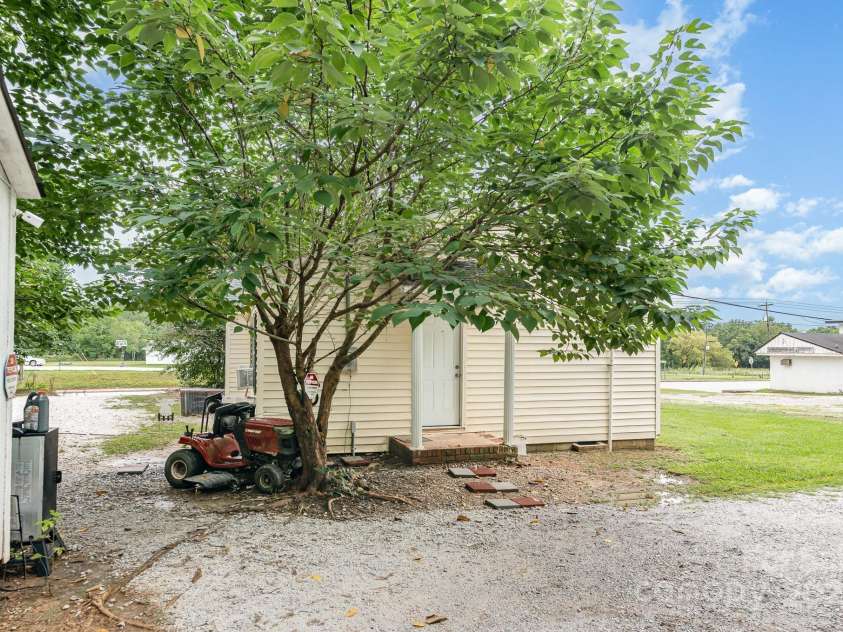 1477 Flat Creek Road, Lancaster, SC 29720.  MLS# CAR4280233, YatesRealty ID 25179. 