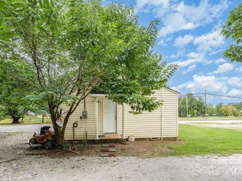 1477 Flat Creek Road, Lancaster, SC 29720.  MLS# CAR4280233, YatesRealty ID 25179. 