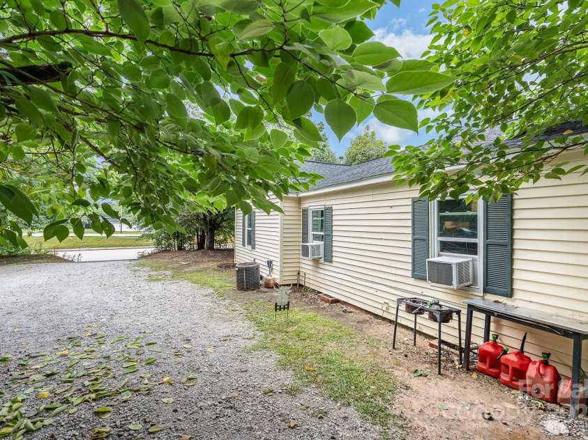 1477 Flat Creek Road, Lancaster, SC 29720.  MLS# CAR4280233, YatesRealty ID 25179. 