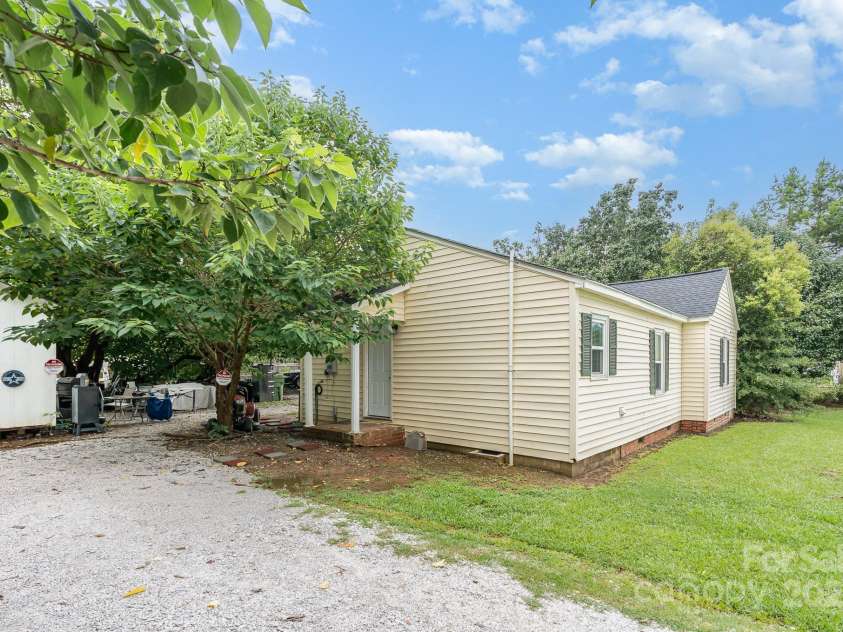 1477 Flat Creek Road, Lancaster, SC 29720.  MLS# CAR4280233, YatesRealty ID 25179. 