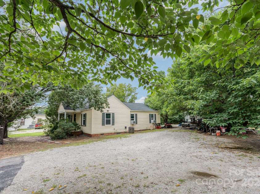 1477 Flat Creek Road, Lancaster, SC 29720.  MLS# CAR4280233, YatesRealty ID 25179. 