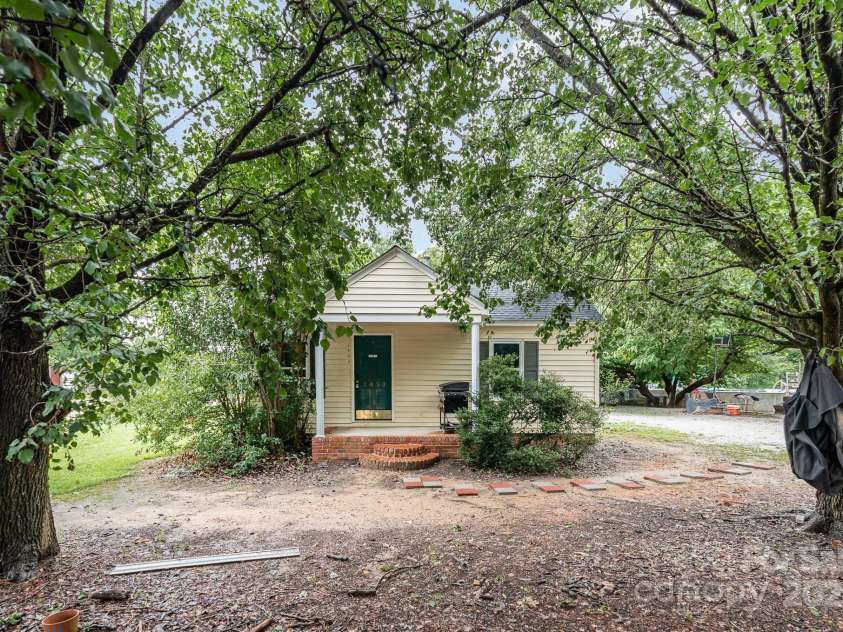 1477 Flat Creek Road, Lancaster, SC 29720.  MLS# CAR4280233, YatesRealty ID 25179. 