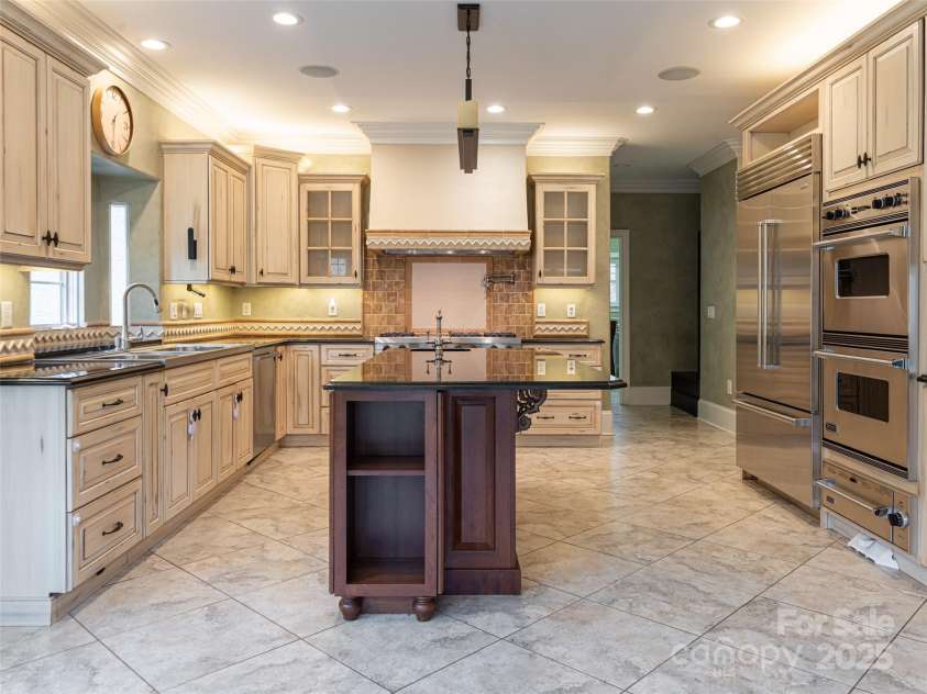 10 Walnut Lane, Fletcher, NC 28732.  MLS# CAR4333639, YatesRealty ID 2518. 