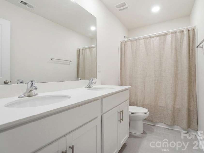 7576 Stonehouse Drive, Gastonia, NC 28056.  MLS# CAR4328250, YatesRealty ID 25180. Full Bathroom