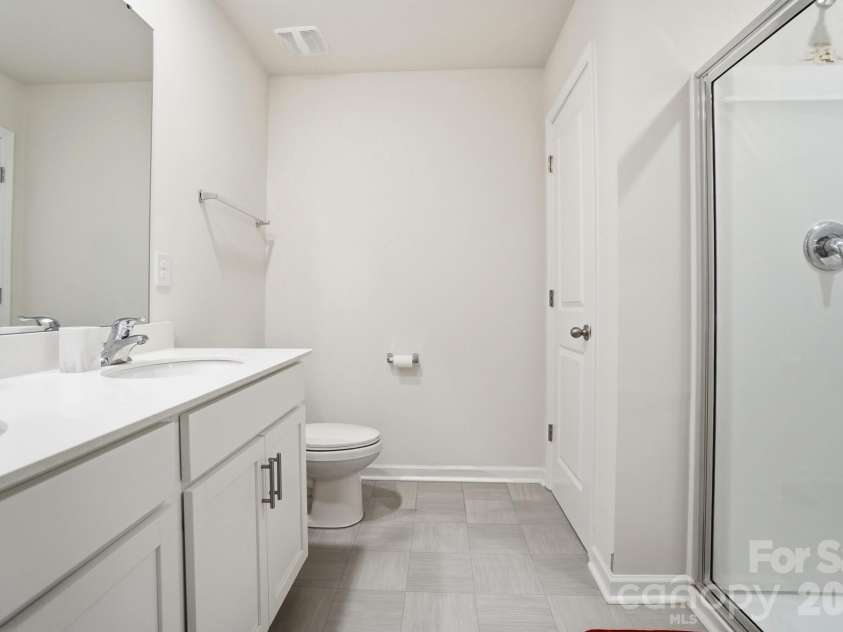 7576 Stonehouse Drive, Gastonia, NC 28056.  MLS# CAR4328250, YatesRealty ID 25180. Primary Bathroom