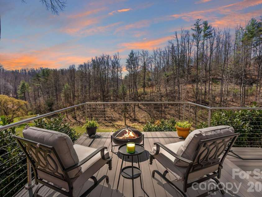 404 Amanda Drive, Mars Hill, NC 28754.  MLS# CAR4374158, YatesRealty ID 25181. 
