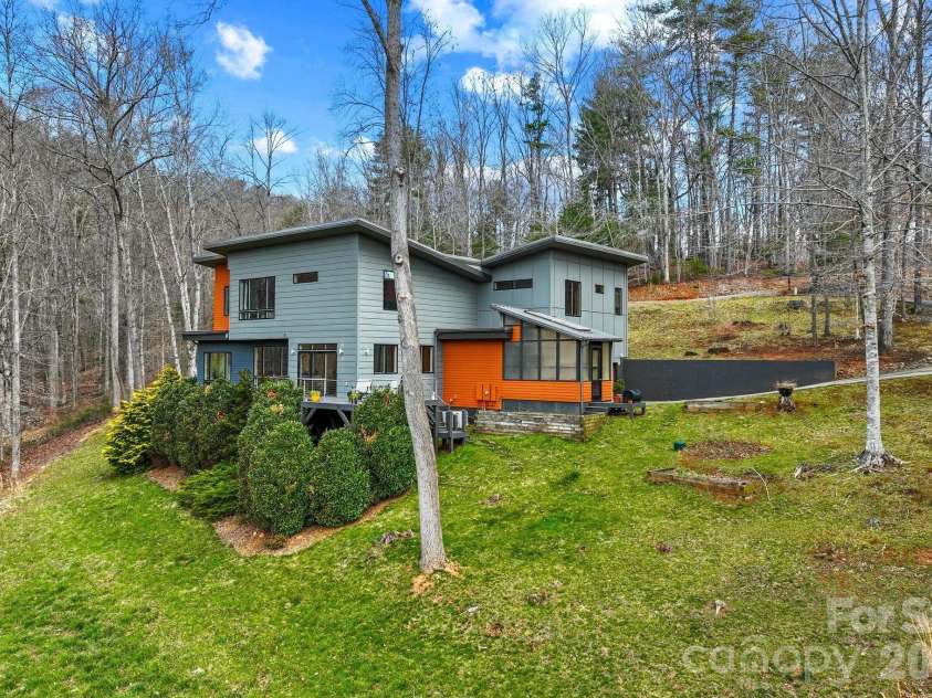 404 Amanda Drive, Mars Hill, NC 28754.  MLS# CAR4374158, YatesRealty ID 25181. 