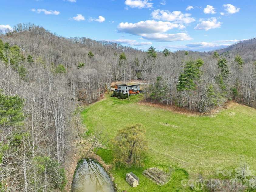 404 Amanda Drive, Mars Hill, NC 28754.  MLS# CAR4374158, YatesRealty ID 25181. 