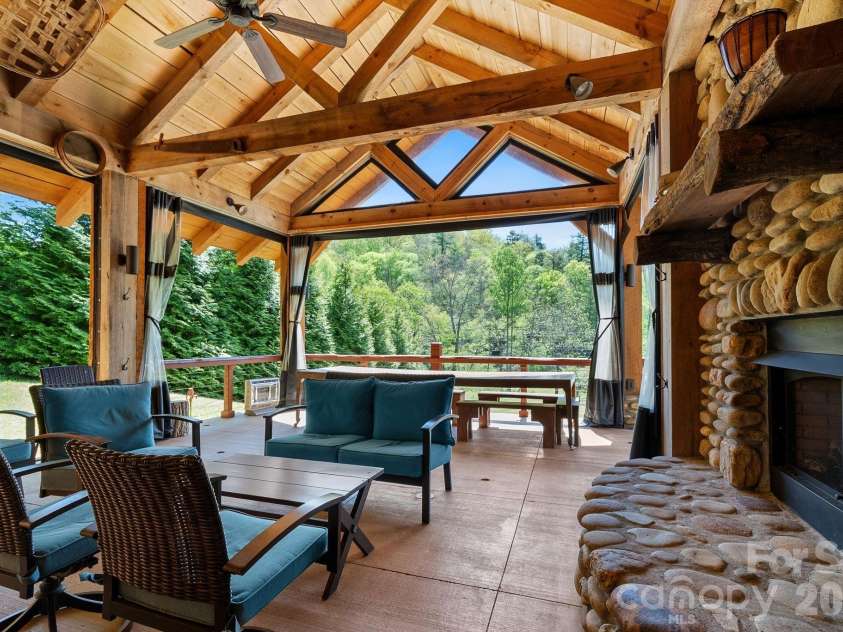 404 Amanda Drive, Mars Hill, NC 28754.  MLS# CAR4374158, YatesRealty ID 25181. 
