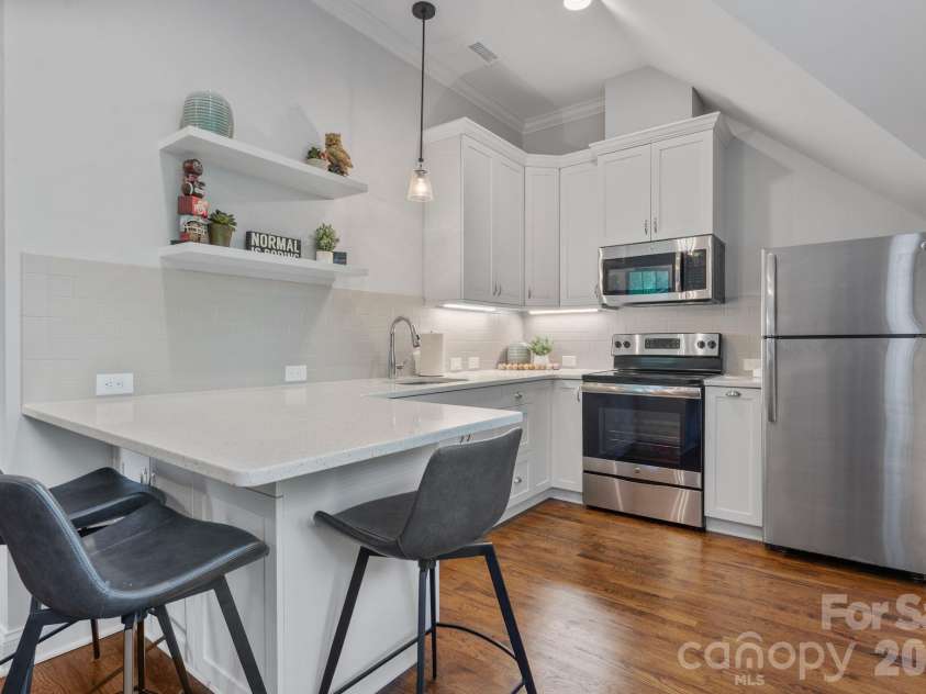 351 Delburg Street, Davidson, NC 28036.  MLS# CAR4375169, YatesRealty ID 25182. Apartment Kitchen