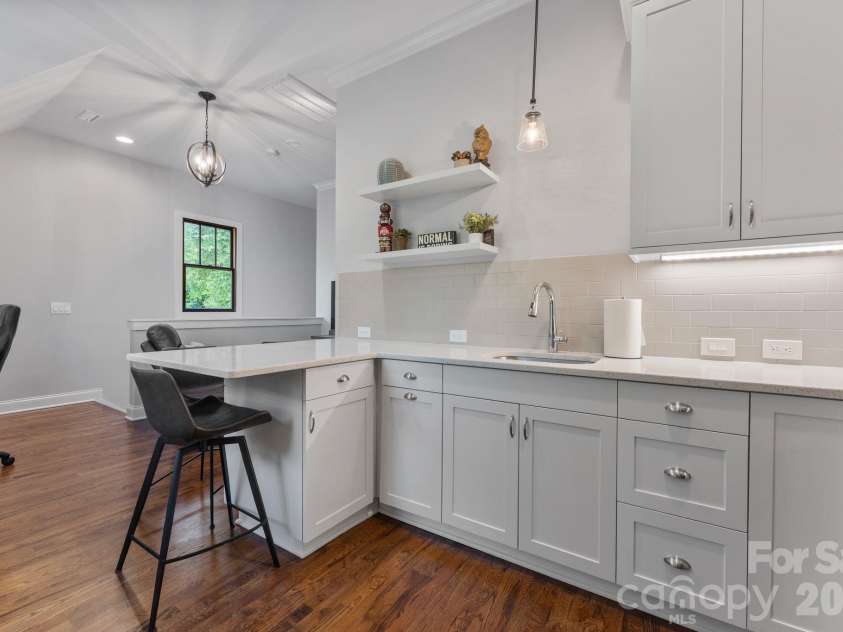 351 Delburg Street, Davidson, NC 28036.  MLS# CAR4375169, YatesRealty ID 25182. Apartment Kitchen