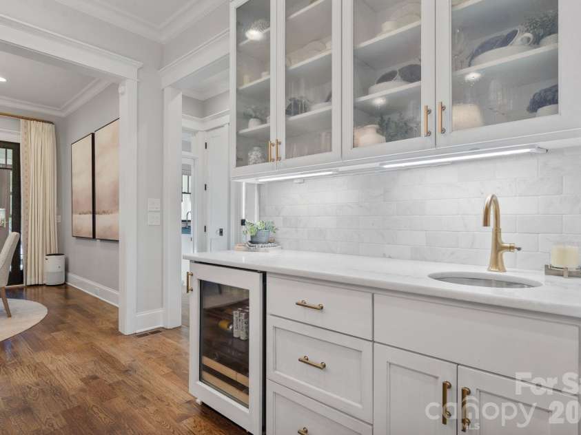 351 Delburg Street, Davidson, NC 28036.  MLS# CAR4375169, YatesRealty ID 25182. Beverage Bar Space