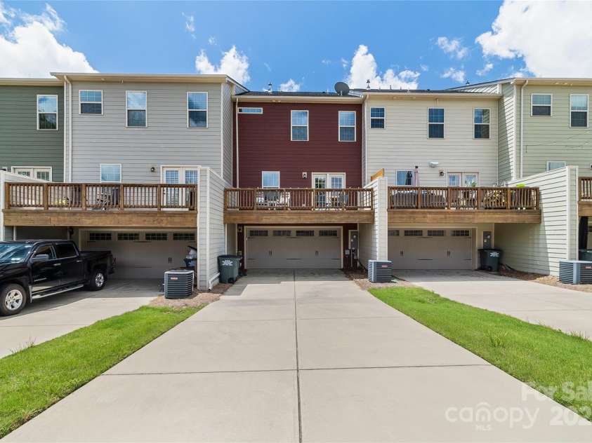 4060 Zilker Park Drive, Charlotte, NC 28217.  MLS# CAR4264904, YatesRealty ID 25182. 