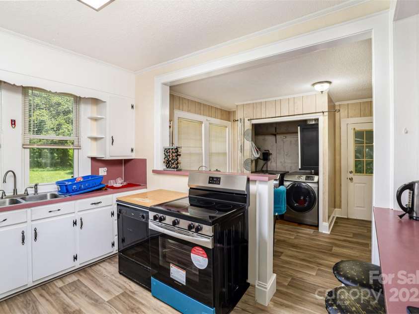 404 1st Street, Cherryville, NC 28021.  MLS# CAR4235122, YatesRealty ID 25184. 