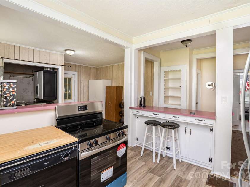 404 1st Street, Cherryville, NC 28021.  MLS# CAR4235122, YatesRealty ID 25184. 