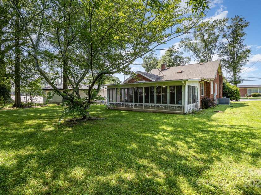 404 1st Street, Cherryville, NC 28021.  MLS# CAR4235122, YatesRealty ID 25184. 